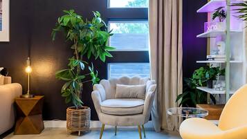 8 bedrooms, Internet