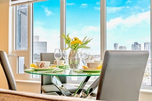 1 bedroom, Internet - Newly Built Condo With Amazing Views and Amenities (Kitchener)