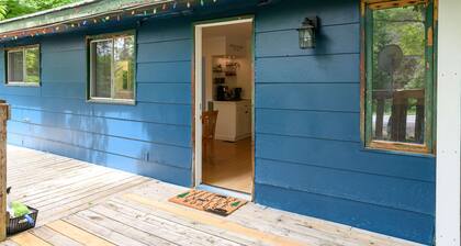 Cozy Cabin in the Forest w BBQ Firepit and More