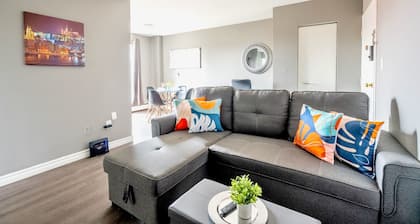 Newly Renovated Condo in Glenview West!