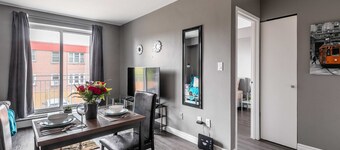 Glenview West Apartment w Patio - Near Downtown!