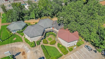 Apartemen | Meja kerja dan internet