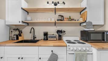 Apartemen | Meja kerja dan internet