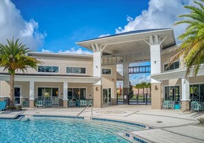 House | 10 bilik tidur, Internet