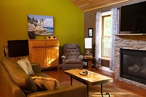 House | 2 bedrooms, Internet - Cozy Cabin in the Forest (Northern Bruce Peninsula)