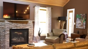 2 bedrooms, high-speed internet - Cozy Cabin in the Forest (Northern Bruce Peninsula)