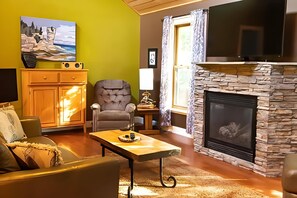 Room - Cozy Cabin in the Forest (Northern Bruce Peninsula)