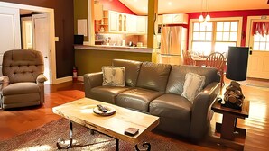 2 bedrooms, high-speed internet - Cozy Cabin in the Forest (Northern Bruce Peninsula)