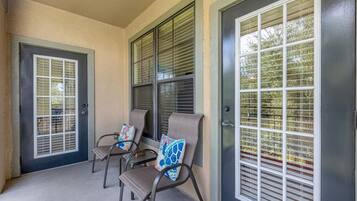 Apartemen | 3 kamar tidur dan internet