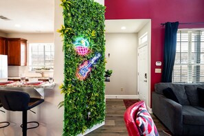 Apartment | 8 bedrooms, Internet