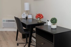 Căn hộ, phù hợp cho người khuyết tật | Bàn, truy cập Internet tốc độ cao 