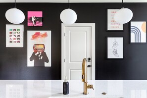 House | 9 bedrooms, Internet - Insta-worthy Two House Corner Compound (Austin)