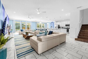 House | 15 bedrooms, Internet - Upstay - Patio Paradise w Pool-spa-games-tikibar (Kissimmee)