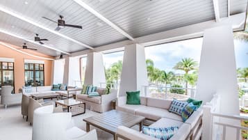 6 habitaciones, escritorio y acceso a internet