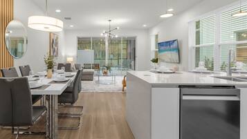 Apartment | 4 bedrooms, desk, Internet