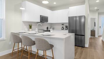 Apartment | 4 bedrooms, desk, Internet