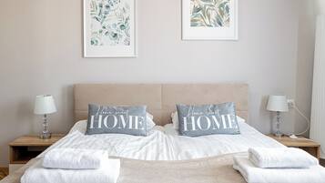 Apartemen, balkon | 1 kamar tidur, setrika/meja setrika, dan Wi-Fi gratis