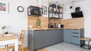 Apartemen, balkon | Dapur kecil pribadi | Ketel listrik