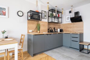 Apartment, Balcony | Private kitchenette | Electric kettle - RentPlanet - Apartament Potockiego (Warsaw)