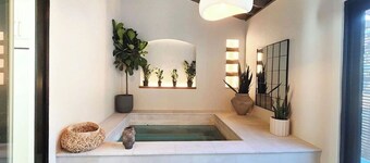 Balance-Hot Tub, Spa, Cabin in Medicine Park, King Beds, Gym, Sauna and WIFI 