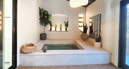 Balance-Hot Tub, Spa, Cabin in Medicine Park, King Beds, Gym, Sauna and WIFI