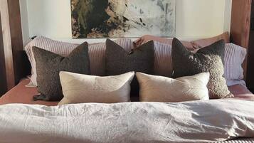 2 habitaciones, escritorio, tabla de planchar con plancha y wifi gratis