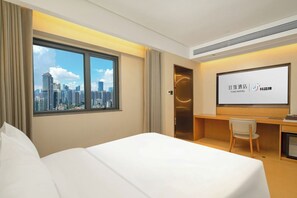 Desk, laptop workspace, free WiFi, bed sheets - (Guangzhou)