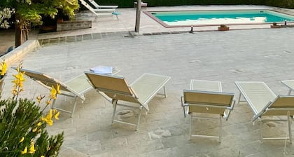 Country cottage with pool, wi-fi, near beaches