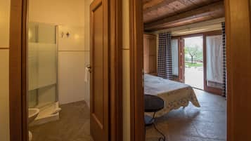 2 Schlafzimmer, BĂŒgeleisen/BĂŒgelbrett, WLAN, BettwĂ€sche