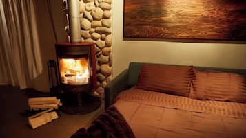 2 bedrooms, desk, iron/ironing board, WiFi (free)
