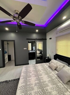 1 bedroom, in-room safe, iron/ironing board, free WiFi