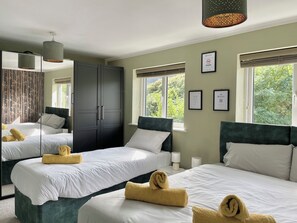 5 bedrooms, desk, iron/ironing board, free WiFi