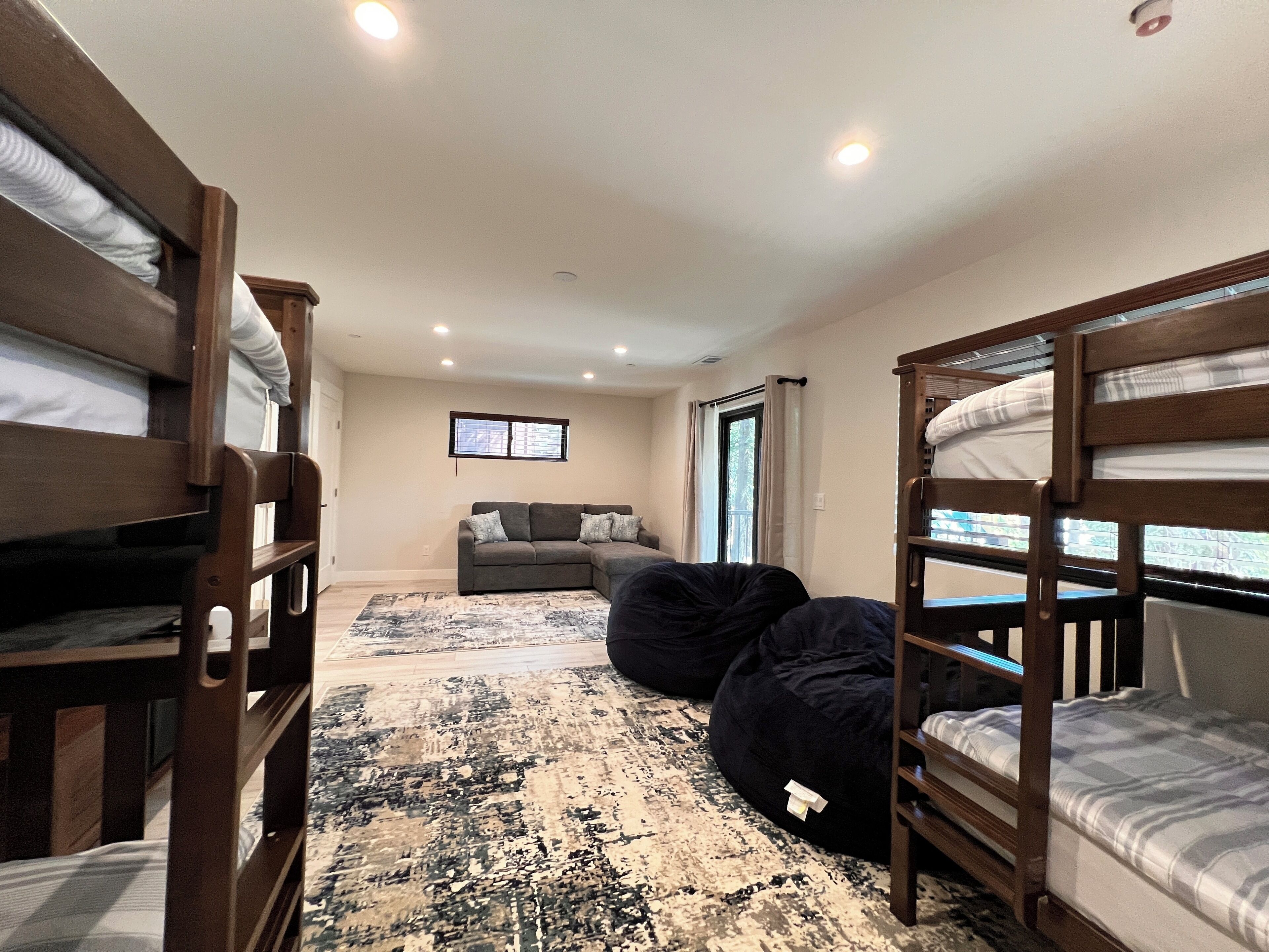 3 bedrooms, in-room safe, desk, free WiFi