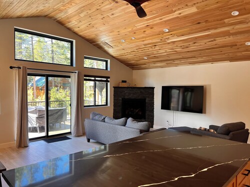 Spacious Cabin near Sugar Ski Resort