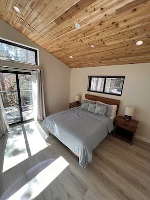 3 habitaciones, caja de seguridad en la habitación y escritorio