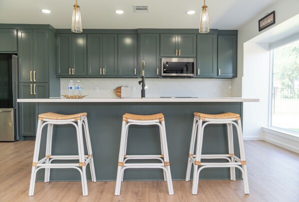 Microwave, oven, stovetop, dishwasher