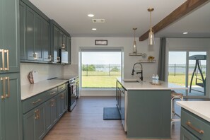 Microonde, forno, piano cottura, lavastoviglie