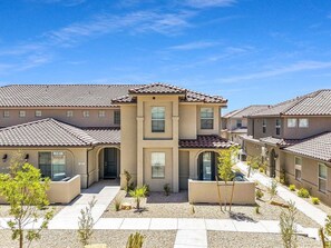 Exterior - Relax-St. George: Pool, Hot tubs, Nintendo switch, Pickleball & Family Friendly! (Washington)