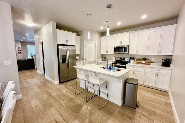 Frigorífic, microones, forn i placa de cuina