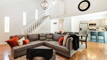 Televisión y chimenea