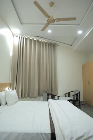 Superior Double Room | Free WiFi - HOTEL LAXMI PALACE (Kekri)
