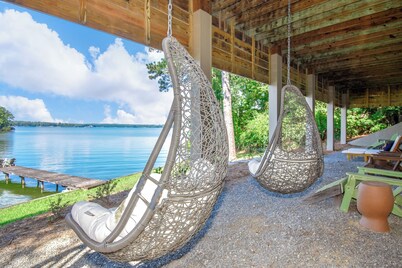 Southern Comfort by Big Fish Real Estate Group at Lake Martin, sleeps 10!