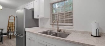 The Renegade - Renovated 3 Bedroom