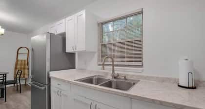 The Renegade - Renovated 3 Bedroom