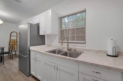 The Renegade - Renovated 3 Bedroom