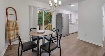 The Renegade - Renovated 3 Bedroom