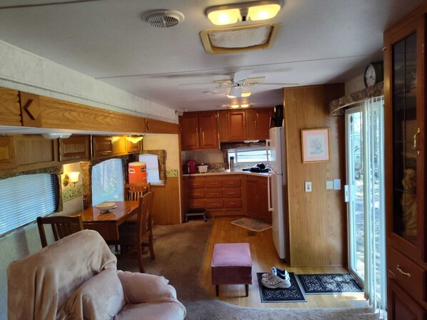 Smart TV - Nice RV with AC in Belleview - Perfect for a cozy getaway (Belleview)