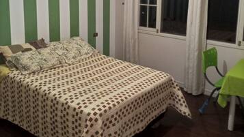 7 bedrooms, WiFi, bed sheets