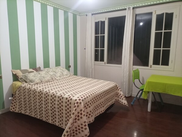 7 bedrooms, WiFi, bed sheets