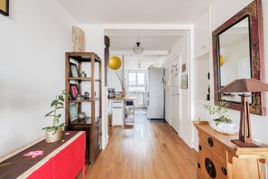 Interior - Apt 60m² with balcony, Eiffel Tower view from room, ideal for 4 persons (Paris)